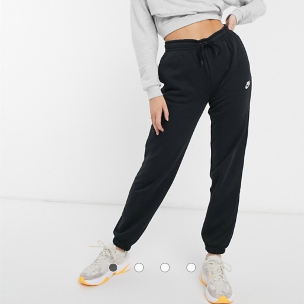 ✨Nike✨ Sweatpants